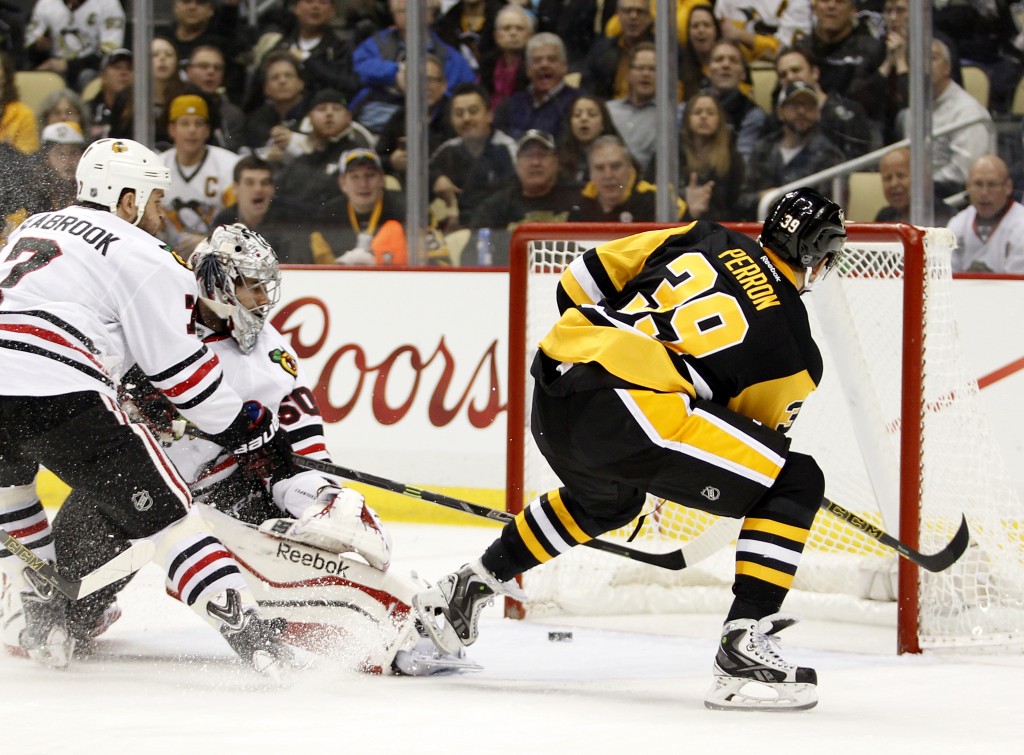 David Perron somehow shoots wide after dekeing his way around the Blackhawks' Corey Crawford. -- GETTY